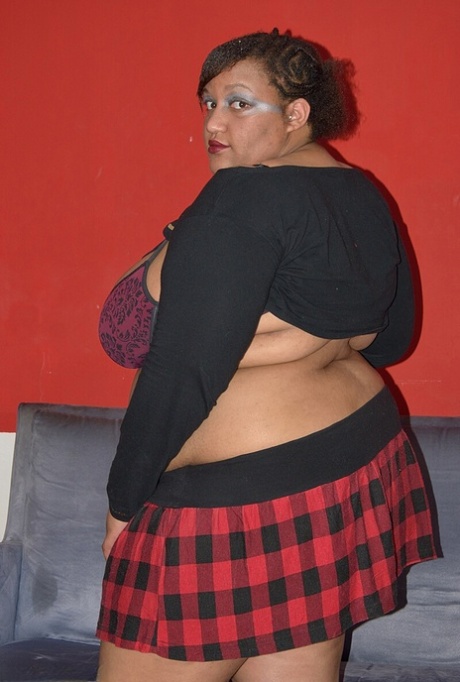 SSBBBW Curvybunnyb reaches around her fat belly to pet her vagina