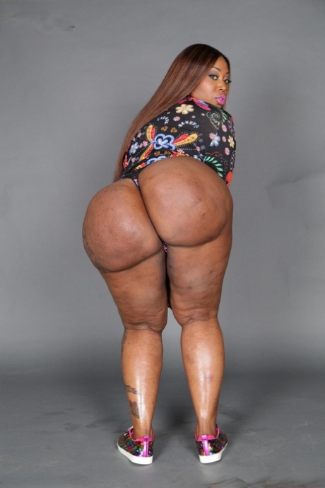 Fat black woman with a huge ass spits out jizz after gloryhole action