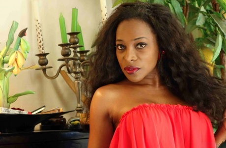 Hot ebony girl shows off her fine set of legs during a non-nude engagement