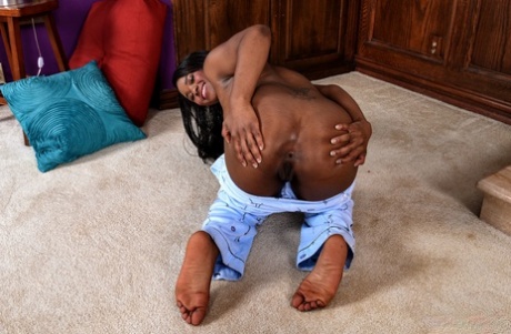 Ebony hottie Charlie Rae loses her pajama & shows her big black ass & pussy