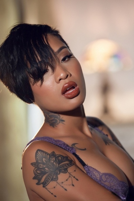 Ebony with small tits Honey Gold toys her vagina after doffing her underwear