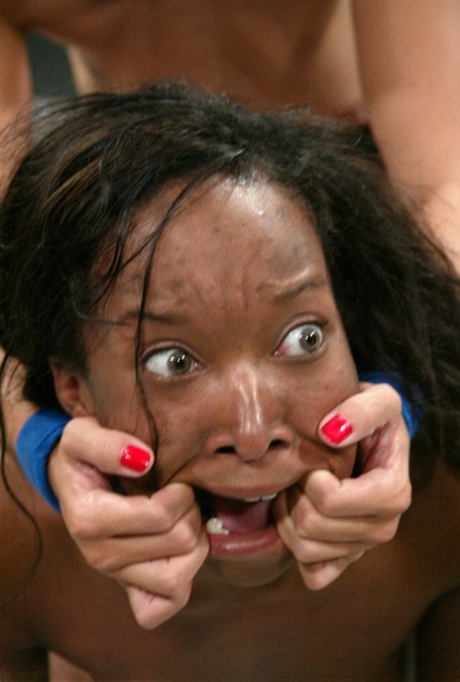 Asian wrestler Keeani Lei fucks ebony sparing partner Stacey Cash with a toy