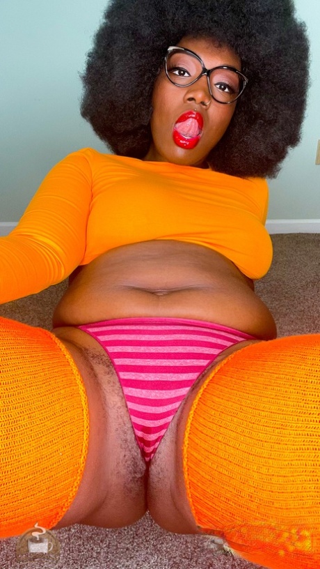 Hot ebony babe with an afro Chy Latte presents her big tits and tasty hole
