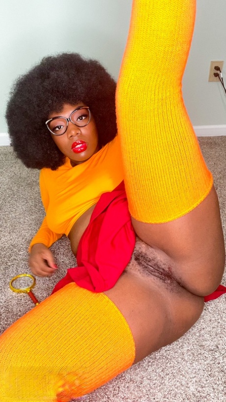 Hot ebony babe with an afro Chy Latte presents her big tits and tasty hole