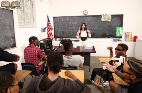 Brunette babe Kylie Rocket participates in an IR blowbang in the classroom
