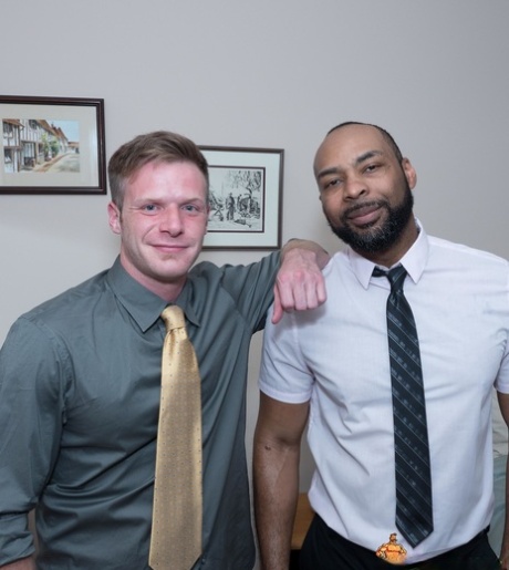 Gay businessmen Ray Diesel & Brian Bonds fuck in an IR hardcore scene
